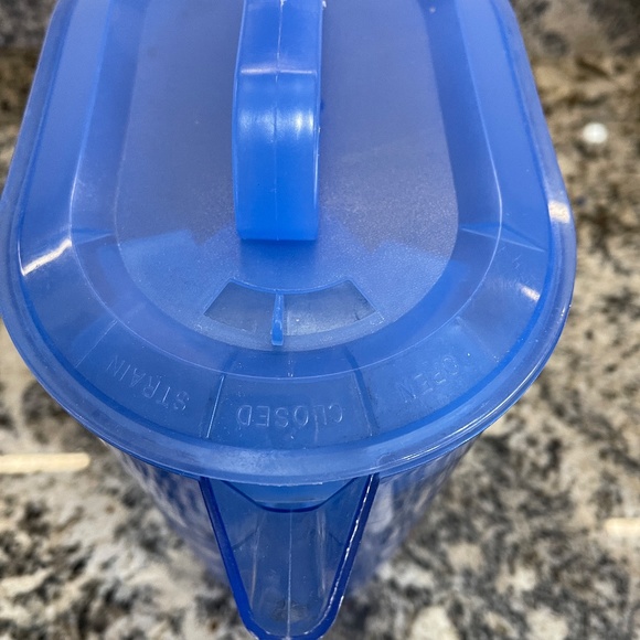 The Pampered Chef Blue Quick Stir Pitcher 1 Gallon 4 Qt. Hard to Find - Picture 3 of 5
